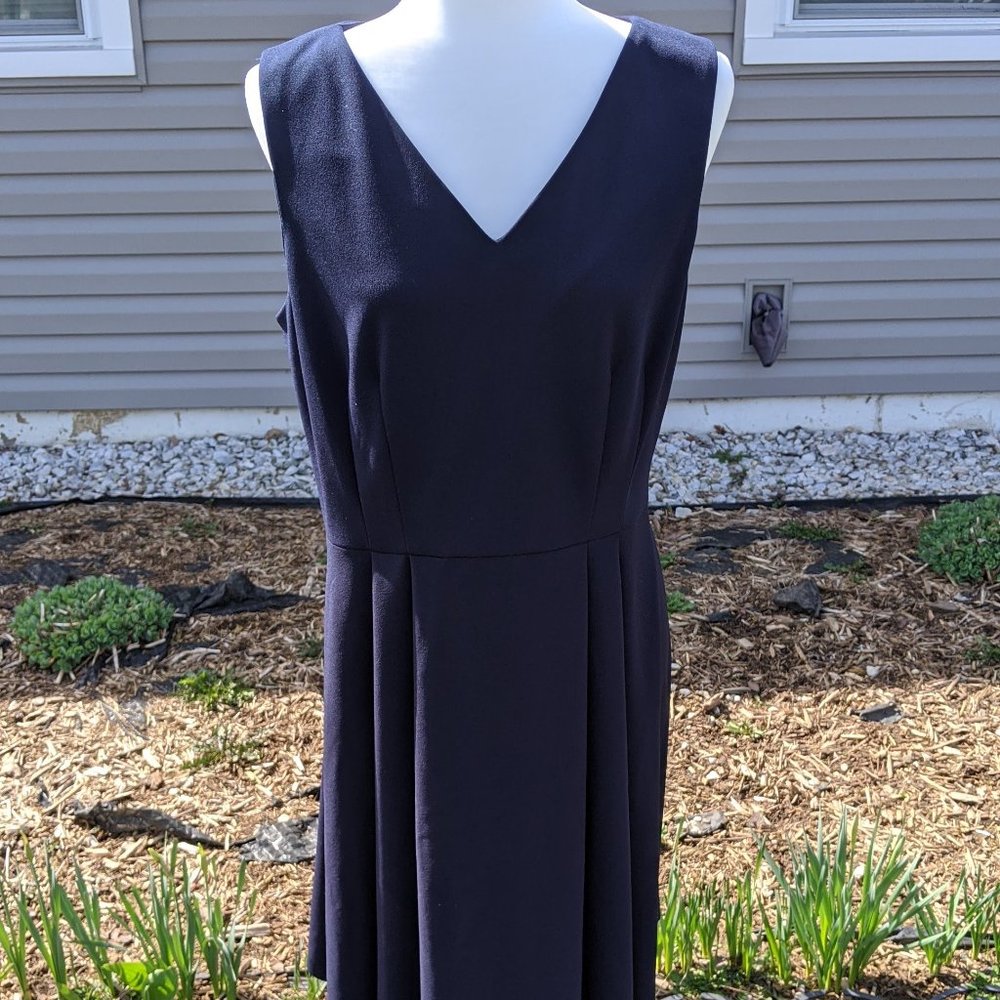 Navy Blue Sleeveless Pleated Knee Length Dress